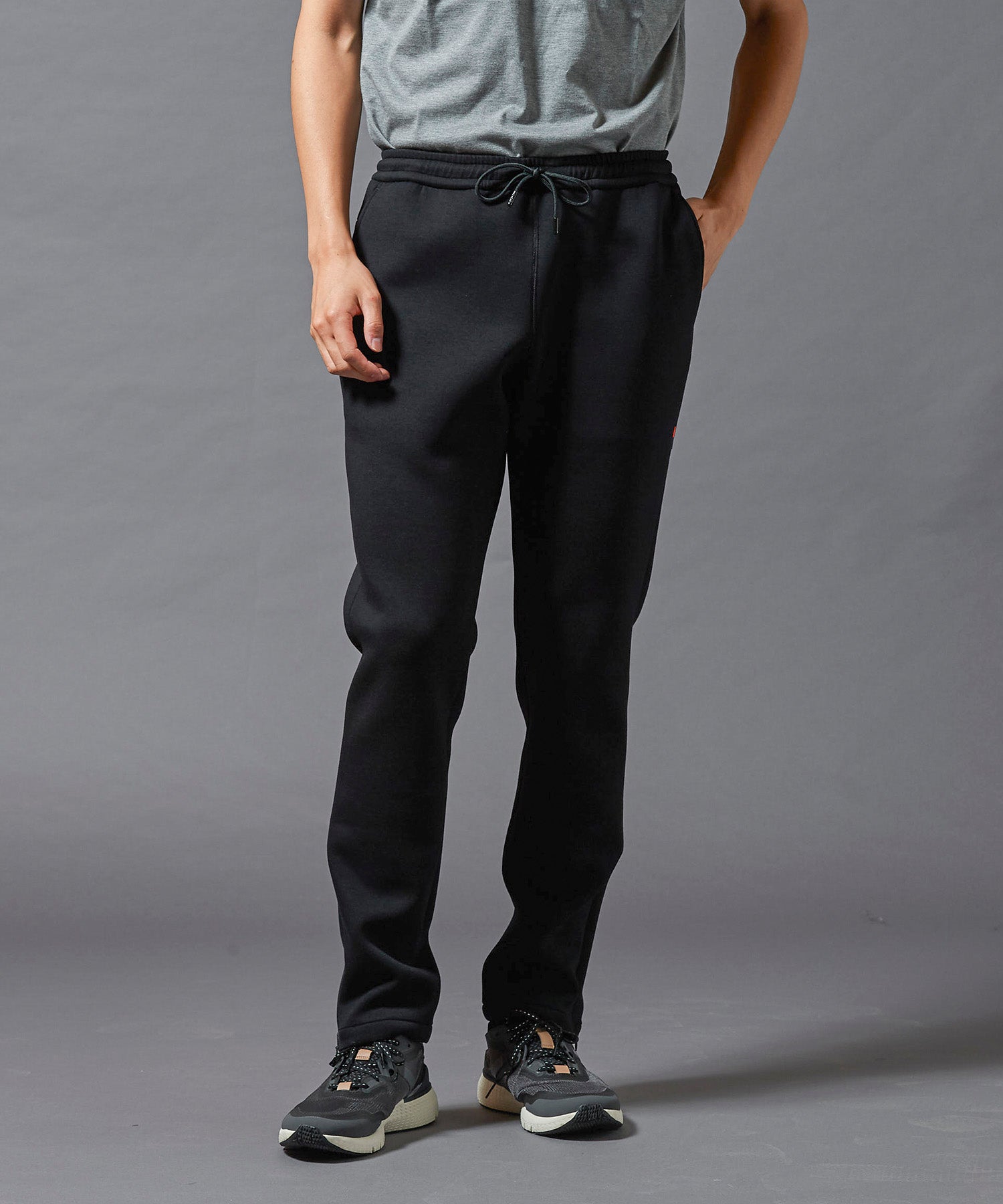 ARTA CVSTOS TECH Pantalons en tricot air