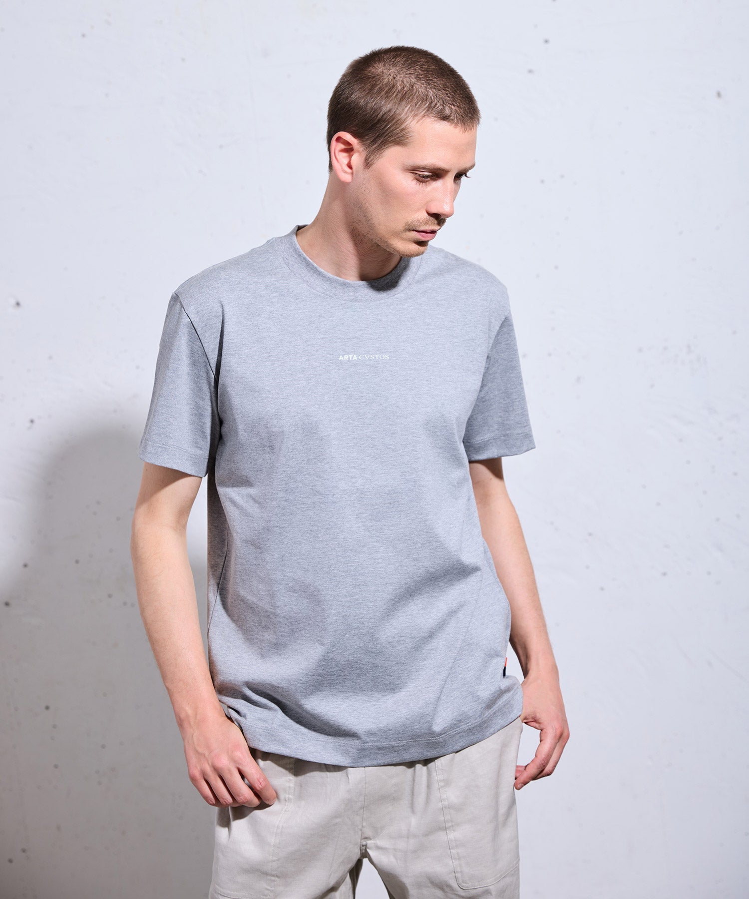 T-shirt ARTA CVSTOS à logo sur le devant