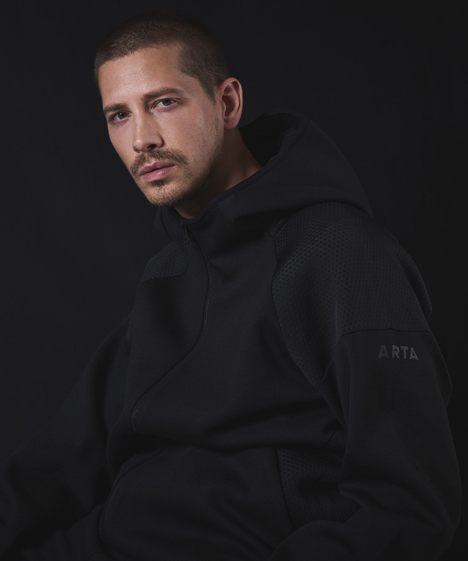 Sweat à capuche zippé en tricot air