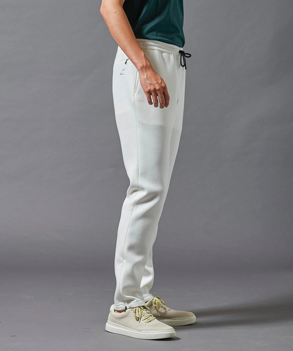 ARTA CVSTOS TECH Pantalons en tricot air