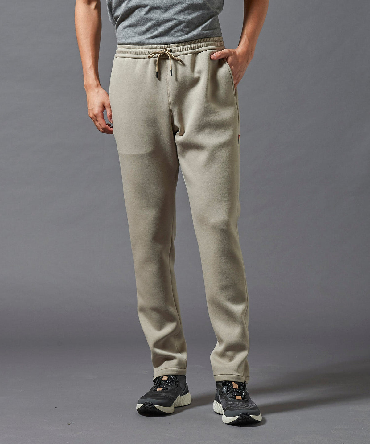 ARTA CVSTOS TECH Pantalons en tricot air