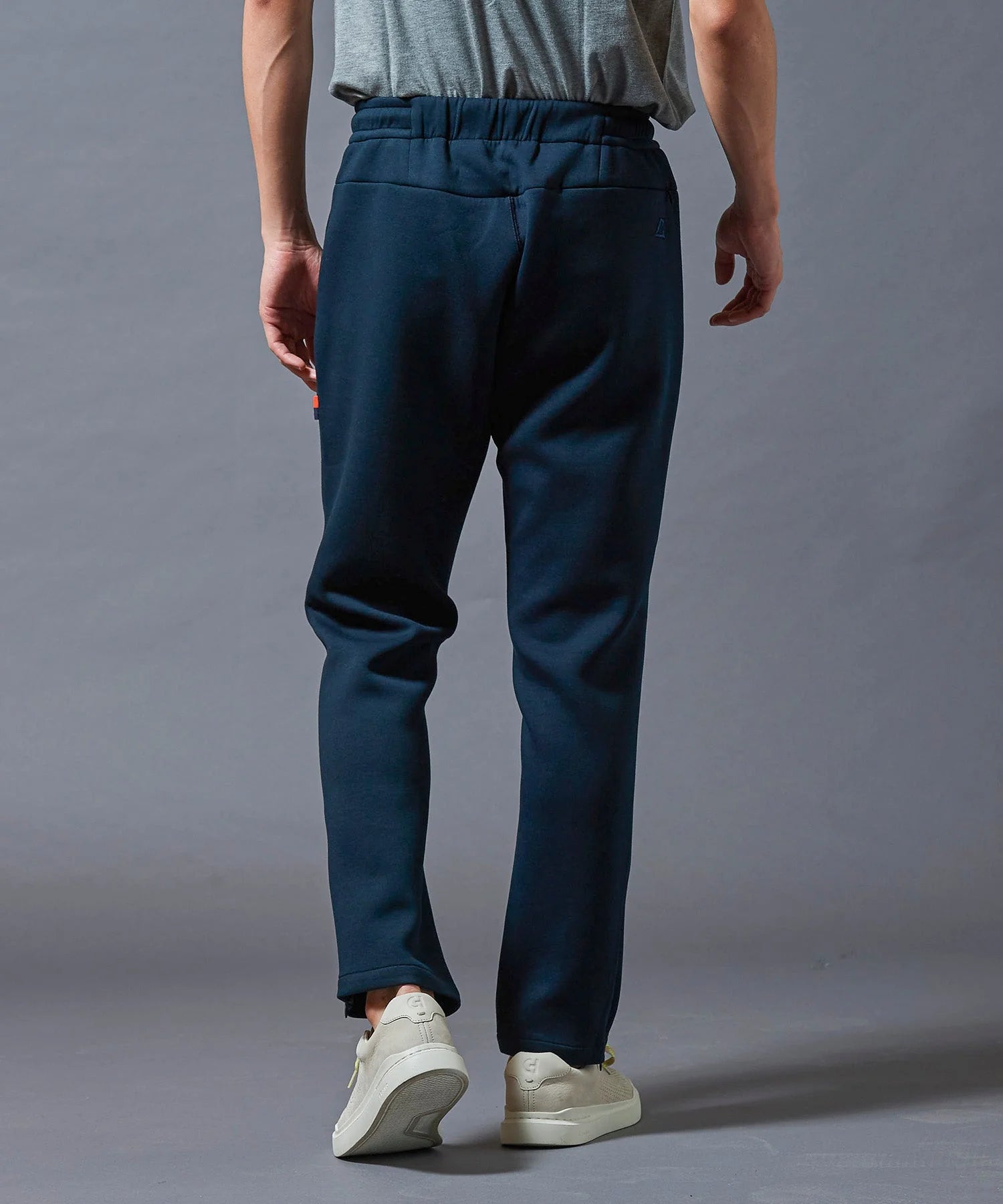 ARTA CVSTOS TECH Pantalons en tricot air