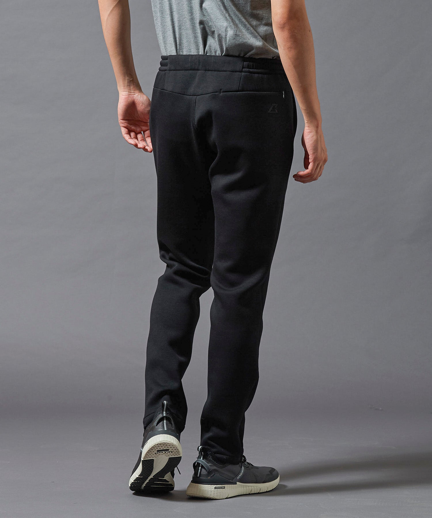 ARTA CVSTOS TECH Pantalons en tricot air